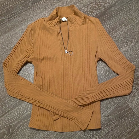 Long sleeve zipper top - Picture 1 of 1